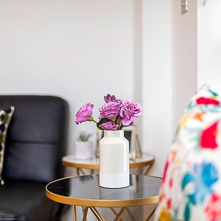 Trendy Queen'S Park Apartment With Views Across London Kültér fotó