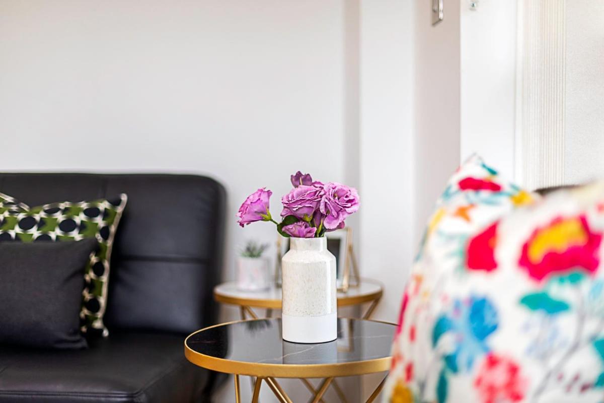 Trendy Queen'S Park Apartment With Views Across London Kültér fotó