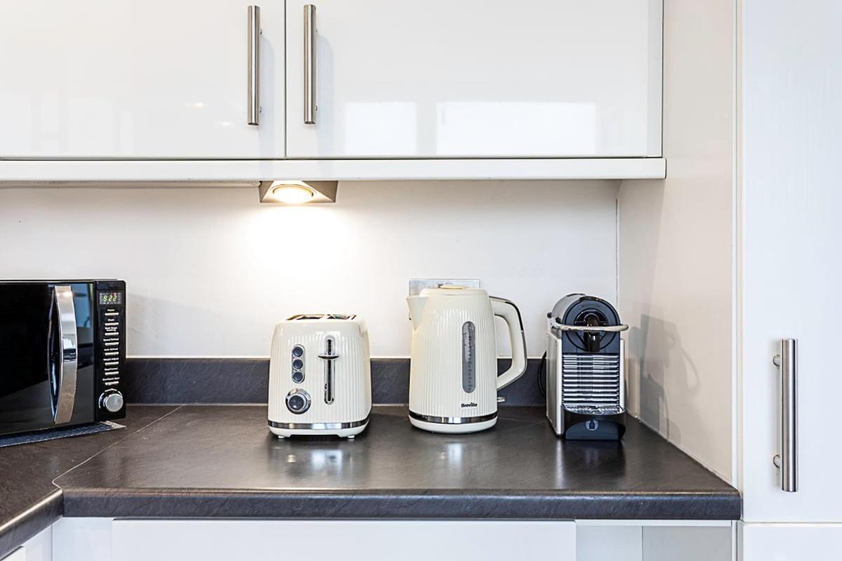 Trendy Queen'S Park Apartment With Views Across London Kültér fotó